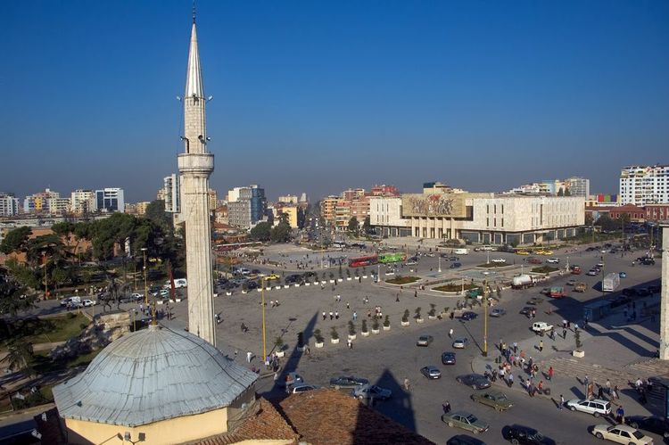 Vue sur la place depuis le minaret de la mosquée