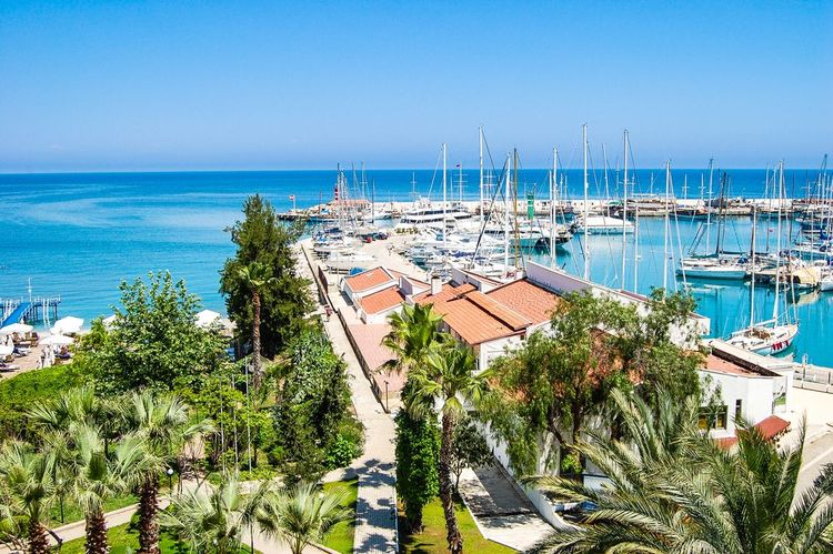 Marina et yachts dans la ville de Kemer
