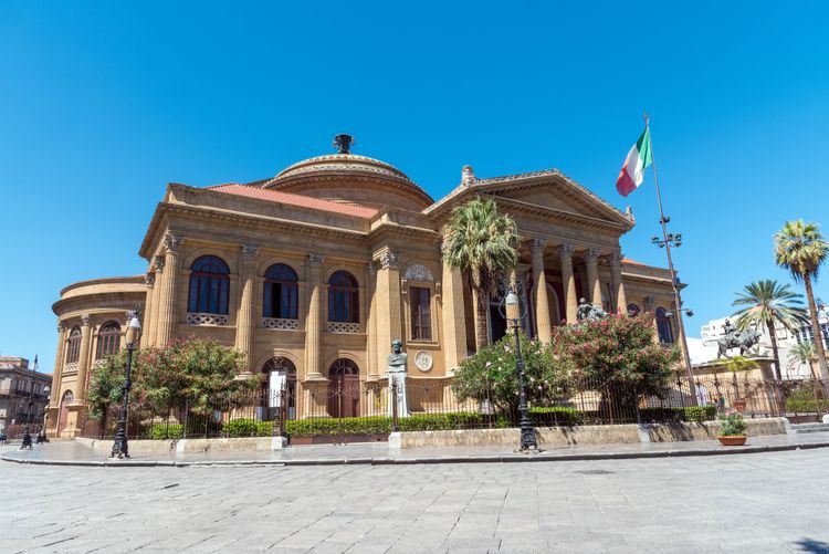 I più importanti teatri di Palermo: Teatro Massimo e Teatro Politeama