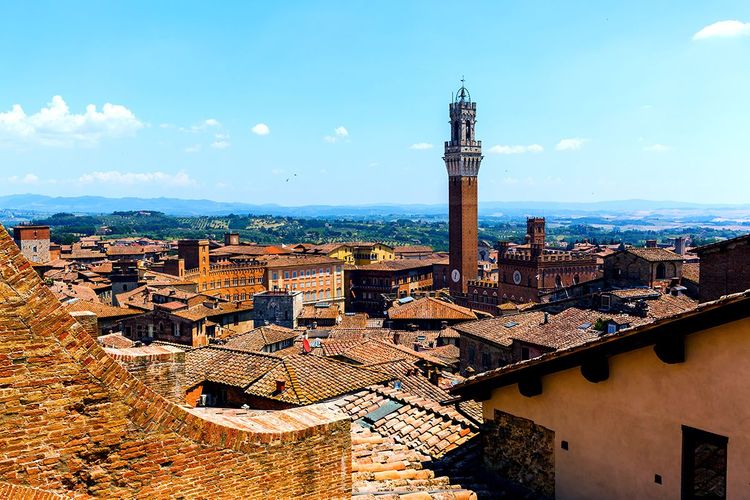 La Torre del Mangia domine indiscutablement la ville de Sienne