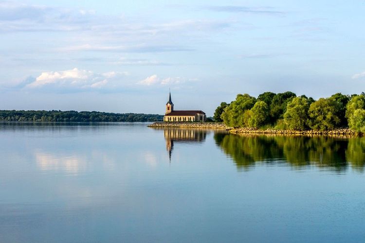 L’église de Champaubert sur le lac