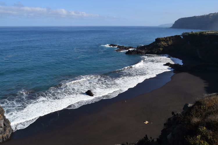 Der Strand von El bollullo ist ein vulkanischer Strand auf Teneriffa, Kanarische Inseln, Spanien, Europa