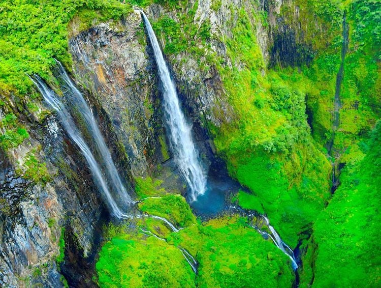 Le survol des chutes en hélicoptère