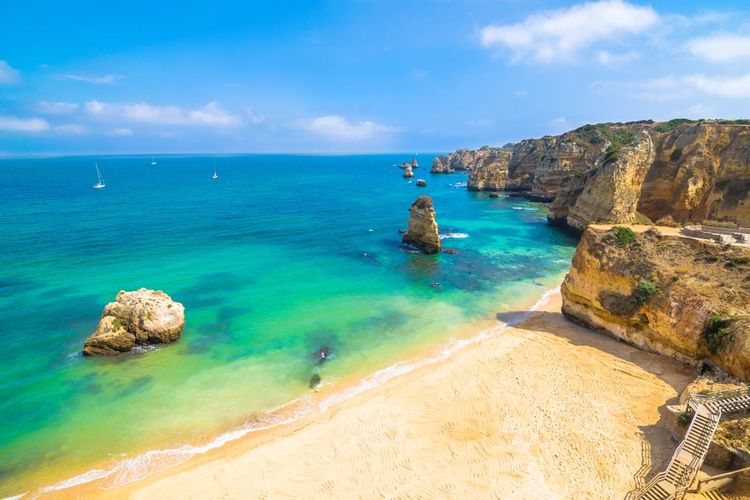 La plage de Dona Ana à Lagos