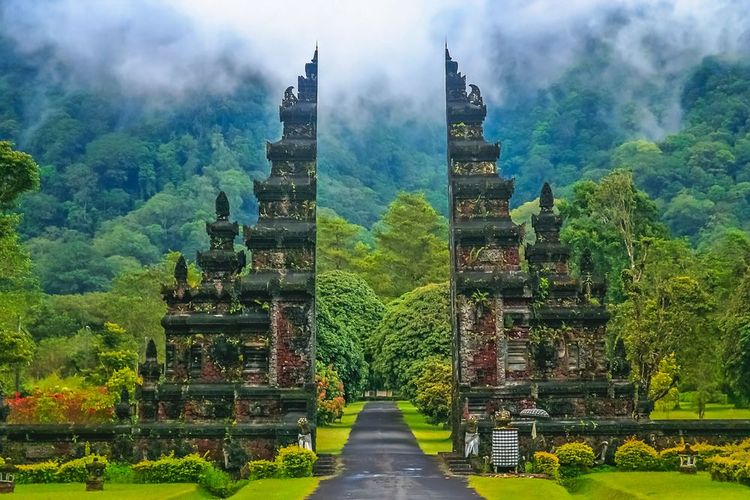 L'entrata di uno dei templi indù di Bali