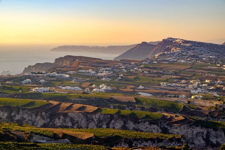 Assyrtiko and the wines of Santorini