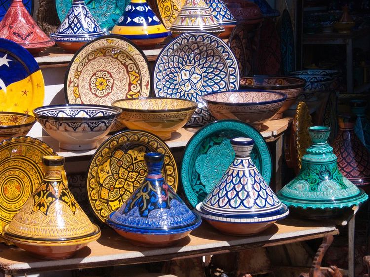 Tagine in ceramica al mercato di Agadir