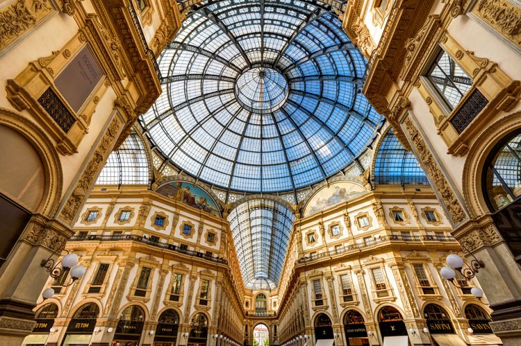 La galleria Vittorio Emanuele II, tra un salone chic e un passaggio (quasi) all'aperto!