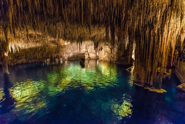 La grotte grotte "Cuevas del Drach", à Porto Crosto,sur l'île de Majorque.