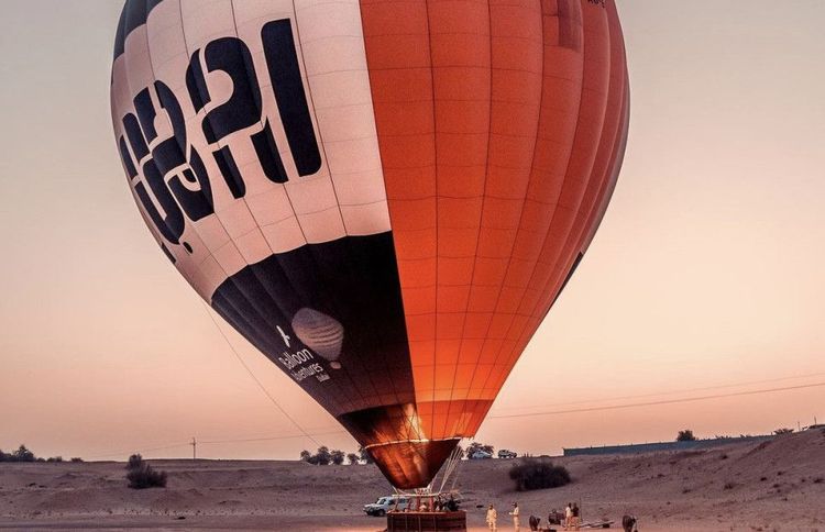 Hot-air balloon flight in the Dubai desert