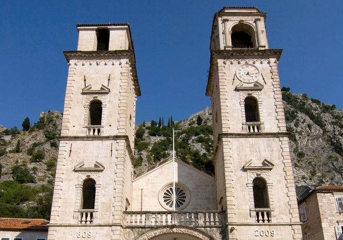 Les deux clochers de la cathédrale Saint-Tryphon