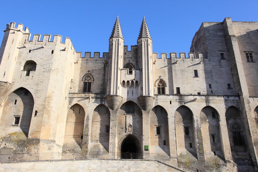 Die Geschichte von Avignon und seinen Päpsten erzählt von einem Profi!