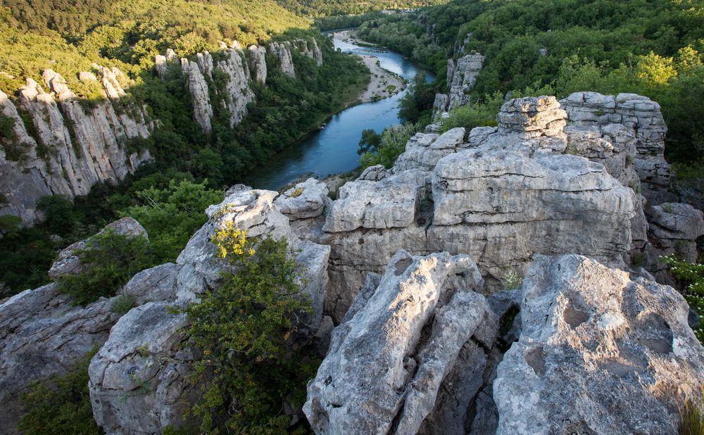  Canyoning in the lower Chassezac canyon