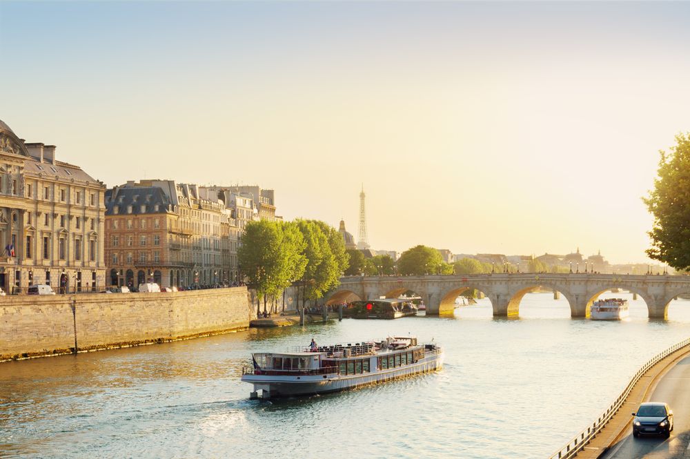 Book your cruise on the Seine!