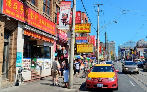 Ein Tapetenwechsel in Torontos Chinatown garantiert