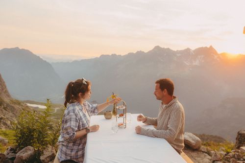 Entre le luxe d'un restaurant gastronomique et une nuit à la belle étoile, offrez-vous une parenthèse enchantée à Vaujany !