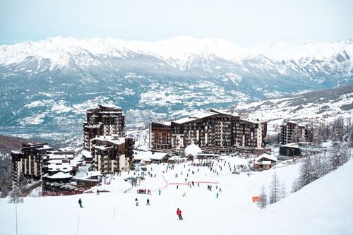 Les joies de la montagne en toutes saisons : découvrez 5 activités à tester aux Orres en été comme en hiver !