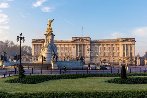 Il n'y a pas que Buckingham Palace pour marcher sur les traces de la famille royale ! Ouverts au public, ces autres monuments s'imposent