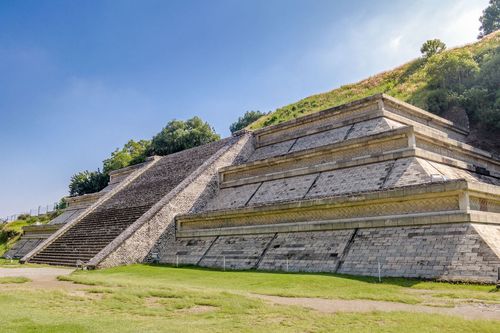 5 pyramides mystérieuses qui n'ont pas encore dévoilé tous leurs secrets (l'une d'entre elles se trouve en France !)