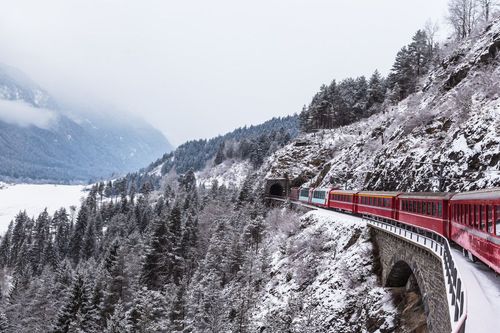 Un legendario tren para descubrir los Alpes suizos