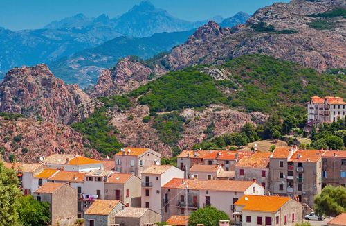 Il villaggio di Piana e le sue famose insenature