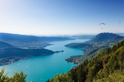 9 spots à ne pas manquer autour du lac d'Annecy, entre plages, eaux turquoise et villages