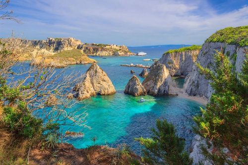 Oubliez Capri et Ischia, voici 5 îles italiennes encore épargnées du tourisme de masse !
