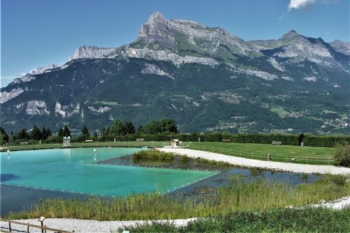 A 2h de Lyon, nagez dans une piscine naturelle avec vue sur le Mont-Blanc ! 