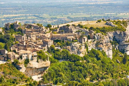 Reconnaissez-vous ce splendide village perché en Provence ? C'est l'un des plus connus de France !