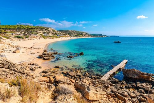 La plus belle île de la mer Egée n'est pas Santorin, Mykonos ou la Crète... Découvrez ce bijou encore méconnu des touristes !