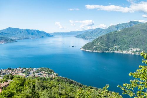 A 3h30 de la frontière française, ce lac italien est un joyau de la nature (avec plusieurs îles à visiter !)
