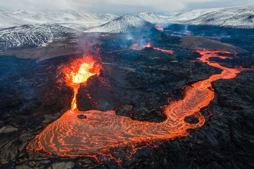Islande : une éruption volcanique impressionnante est en cours ! Qu'en est-il du trafic aérien ?