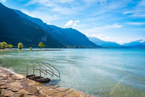 Voici 4 raisons de louer un chalet au bord d'un lac pour vos prochaines vacances