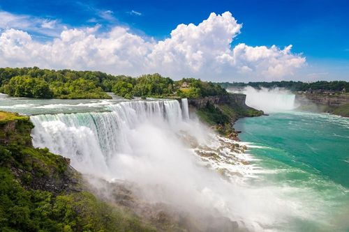Classées parmi les plus belles du monde, ces chutes d'eau et cascades offrent des paysages spectaculaires aux Etats-Unis !