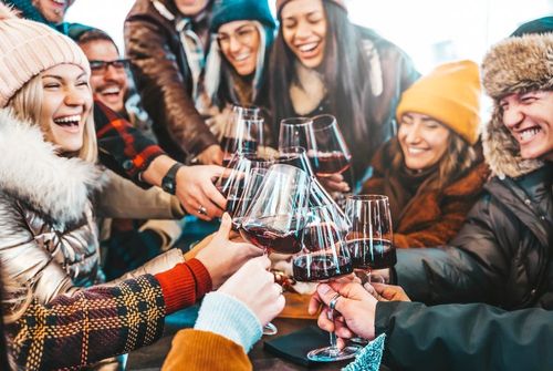 Arrivée du Père-Noël en ski, feux d'artifice, spectacles... Voici les stations à ne pas manquer pour passer les fêtes de fin d'année à la montagne !