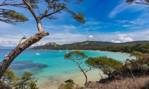 Entre charme authentique et panoramas méditerranéens à couper le souffle, 5 villages à découvrir au moins une fois dans le Var !