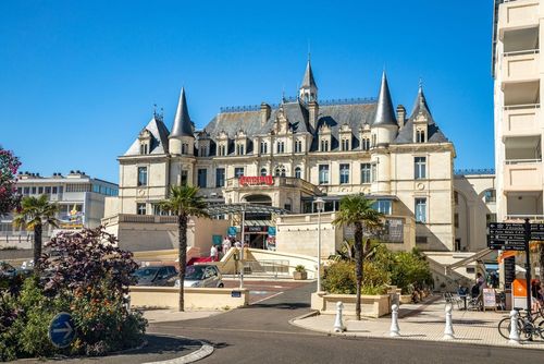 Le bassin d’Arcachon des stars : où croiser des célébrités pendant vos vacances ?