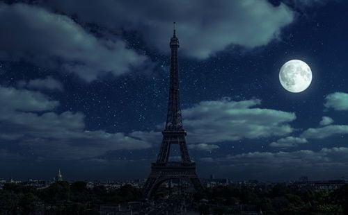 La dernière super lune de l'année va éclairer le ciel parisien ! Comment l’observer ?