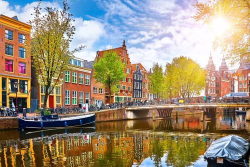 Attention au porte-monnaie : pour lutter contre le surtourisme, Amsterdam augmente encore sa taxe de séjour !