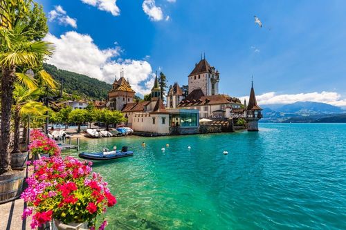 Entre lacs et montagnes, 5 lieux idylliques à découvrir lors d'un road trip en Suisse