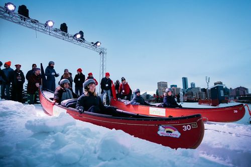 Coiffures gelées, canoë volants... les festivals les plus loufoques du Canada !