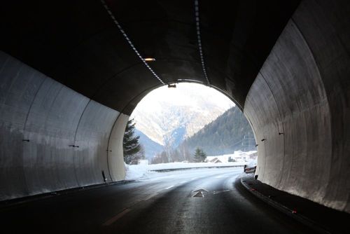 Le tunnel du Mont-Blanc fermé pour travaux : comment rejoindre l'Italie depuis la France ?