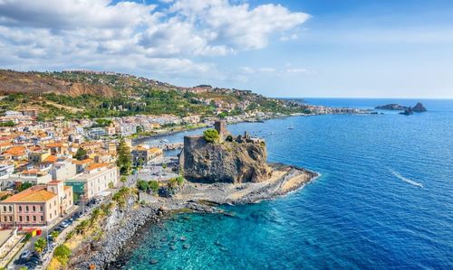 Oubliez Palerme et Syracuse, ce petit village de Sicile offre des paysages à couper le souffle entre eaux turquoise et maisons pittoresques 
