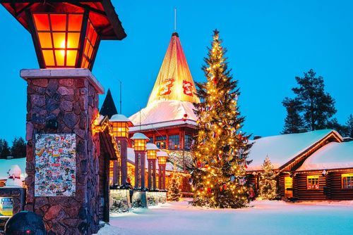 Le village du Père Noël est ouvert en Laponie ! Tout savoir sur ce lieu féerique