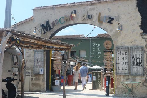 Le Marché du Lez : un lieu de vie où manger, chiner et danser à Montpellier
