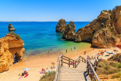 Attention, ces habitudes à la plage pourraient vous coûter cher au Portugal (jusqu'à 36 000€ d'amende)