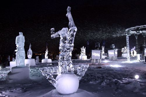 Cette station de Savoie accueille un impressionnant concours de sculpture sur glace ! A voir au moins une fois 