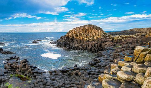 En Irlande, ce site classé au patrimoine mondial de l'UNESCO impressionne par son paysage et ses légendes !