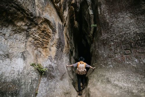 Méconnues et pourtant impressionnantes, 3 grottes préhistoriques à découvrir absolument en France!