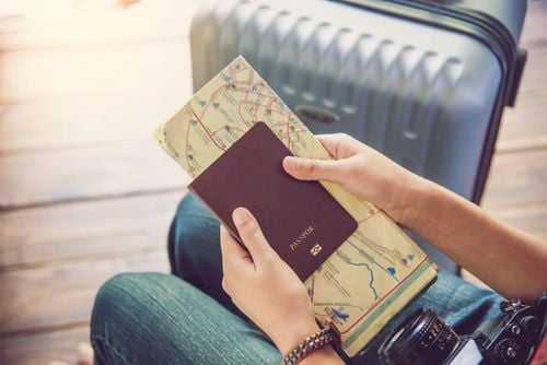 Seulement 3 personnes peuvent voyager sans passeport dans le monde ! (Et l'une d'elles est en France en ce moment !)